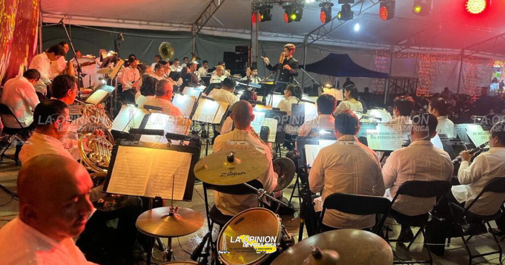 Banda Sinfónica deleita en Álamo