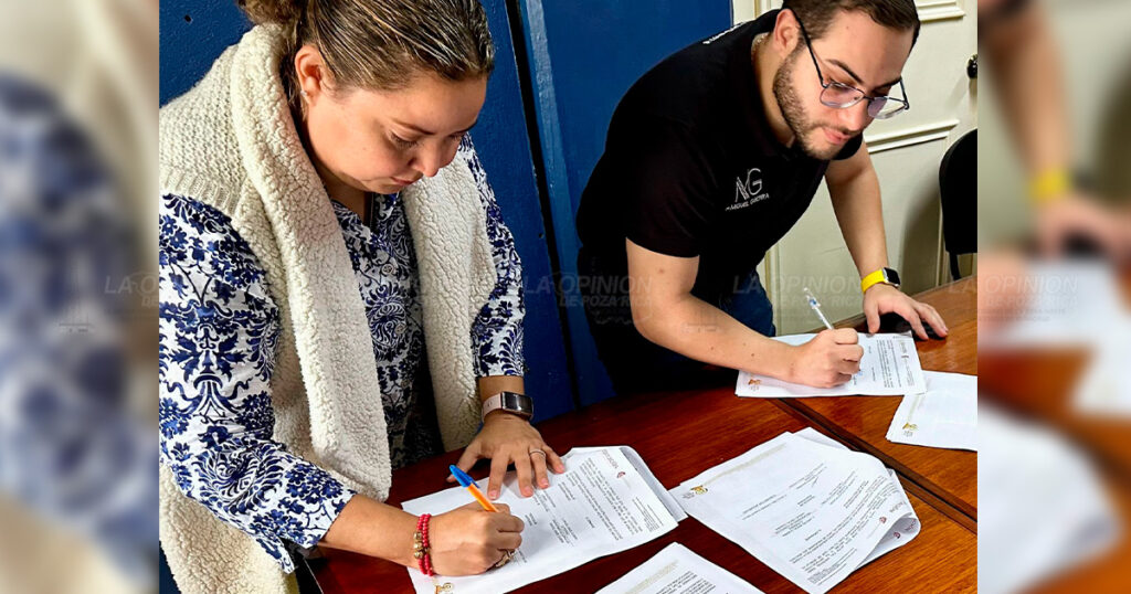 Firma convenio el CBTis N. 78 de Poza Rica con el Dr. Miguel Guerra
