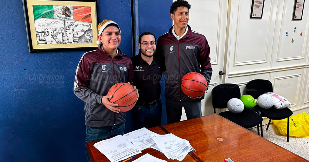 Firma convenio el CBTis N. 78 de Poza Rica con el Dr. Miguel Guerra