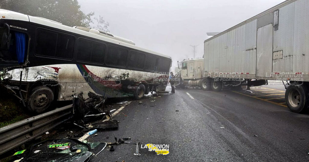 Accidente Grave entre Trailer y Autobús en #AutopistaMexicoTuxpan: Cierre de Carriles en Puente Las Jorobas