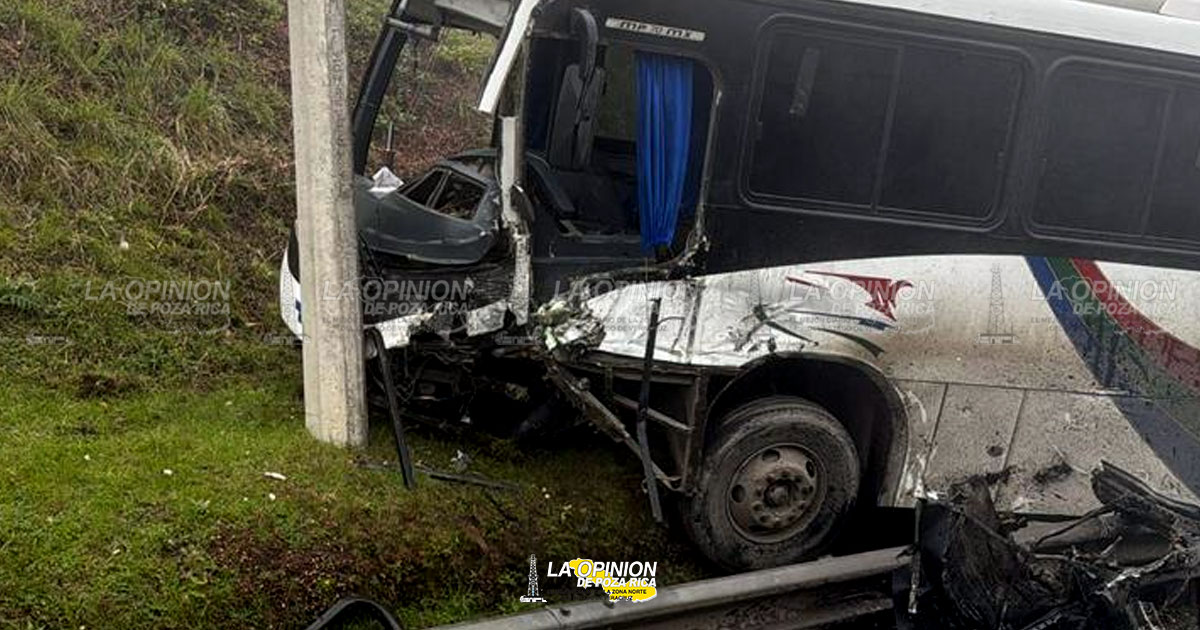 Accidente Grave entre Trailer y Autobús en #AutopistaMexicoTuxpan: Cierre de Carriles en Puente Las Jorobas