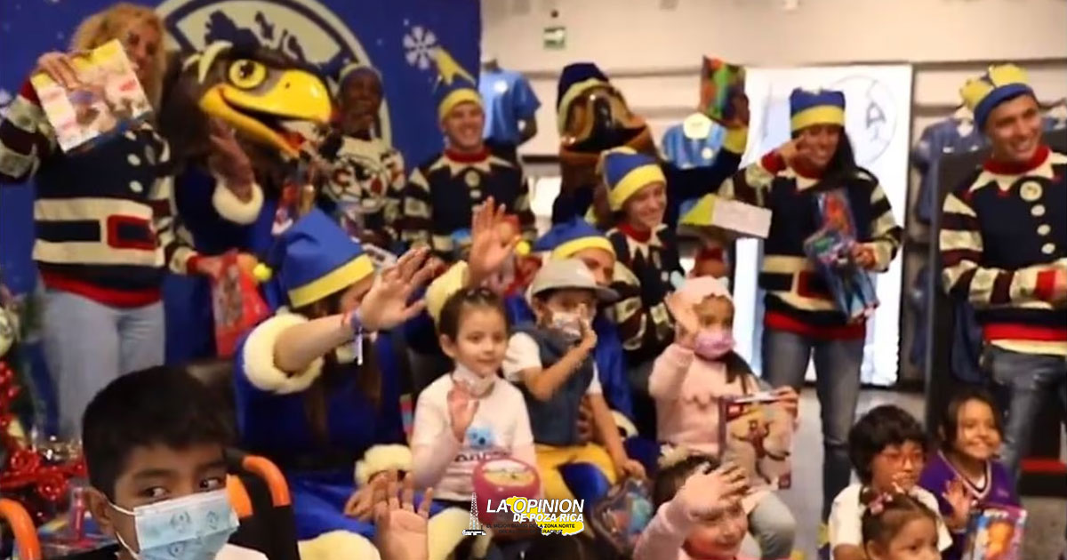 Estrellas del América regalan juguetes a niños por Navidad