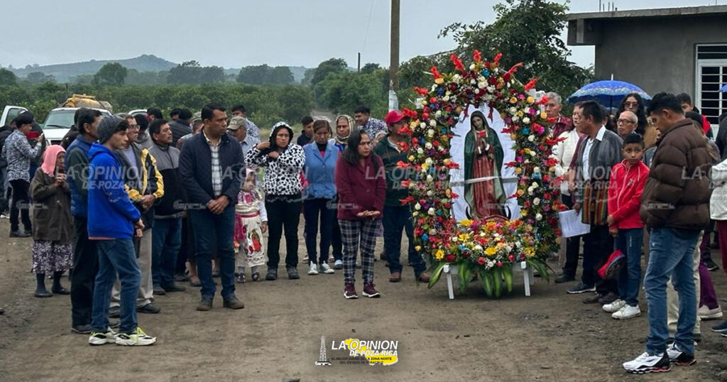 Desbordante fe en comunidades