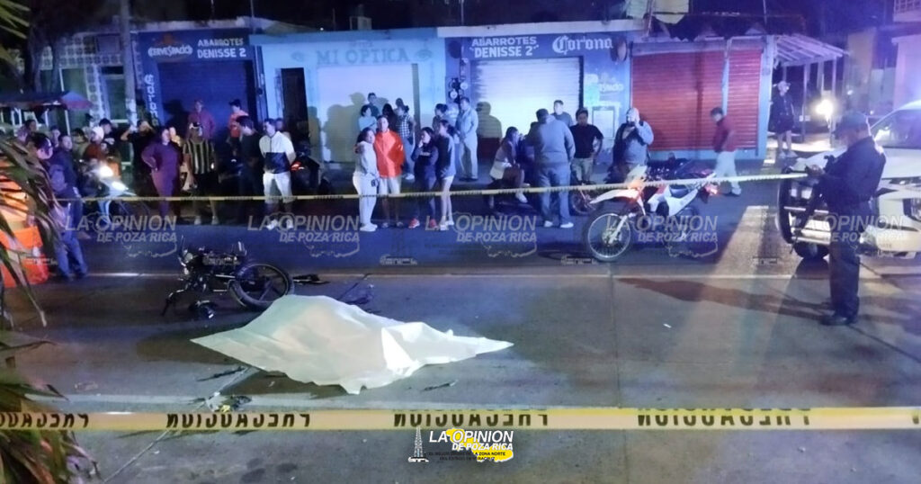 Camioneta se da la fuga tras atropellar y dar muerte a motociclista en Alvarado