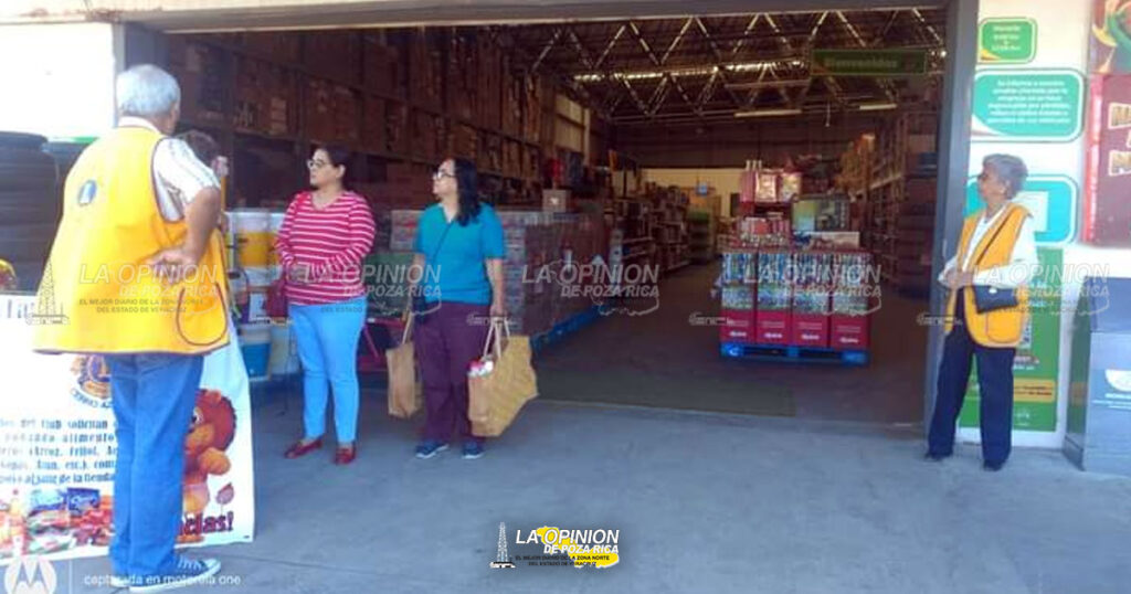 Recaudan víveres para elaborar despensas