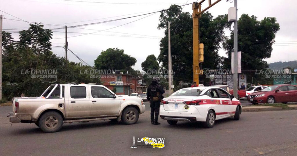 Camioneta corta circulación a taxi
