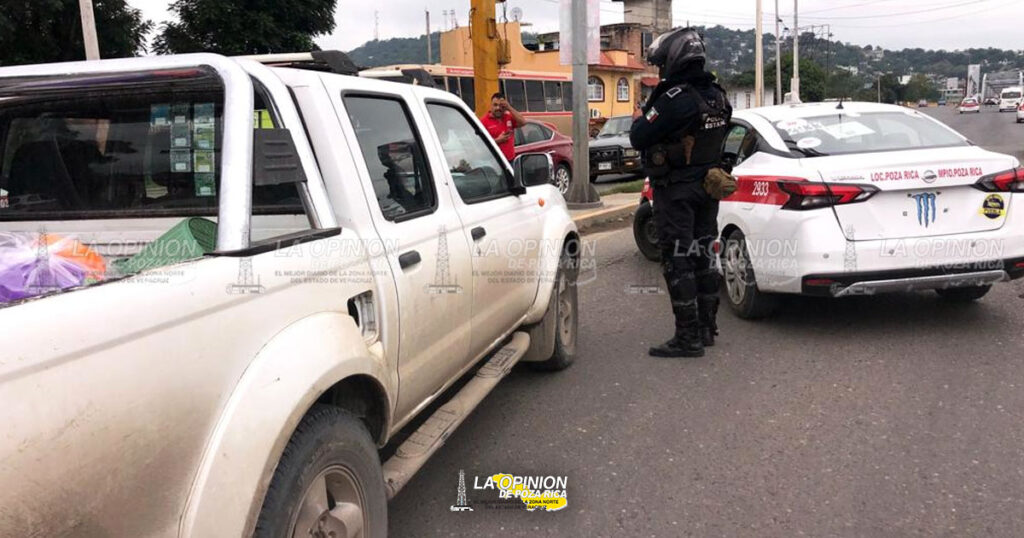Camioneta corta circulación a taxi