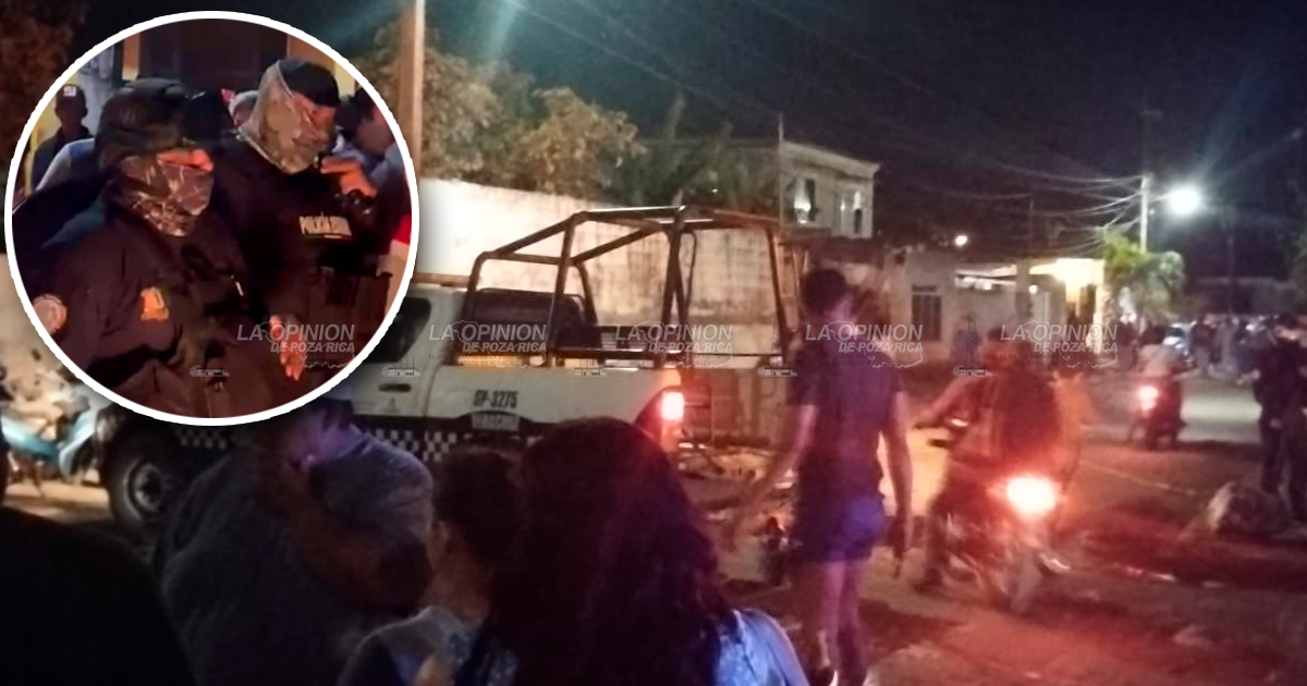 Policias se truenan a joven y los retienen para lincharlos