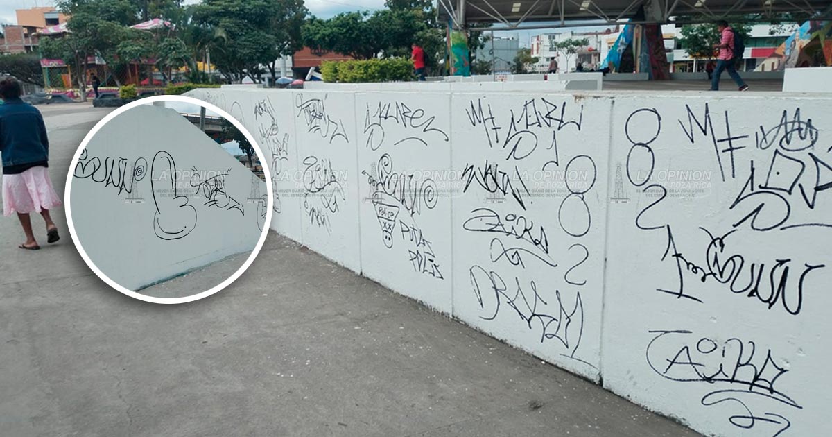 Ponen del asco a la plaza cívica "18 de Marzo" con más grafitti