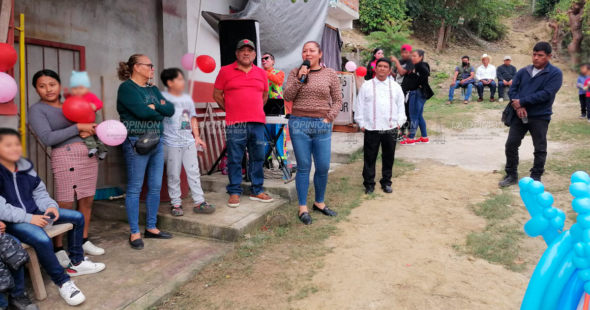 Perla Romero, lleva alegría a Santa Águeda