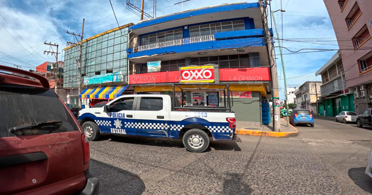 Asaltan OXXO en pleno centro