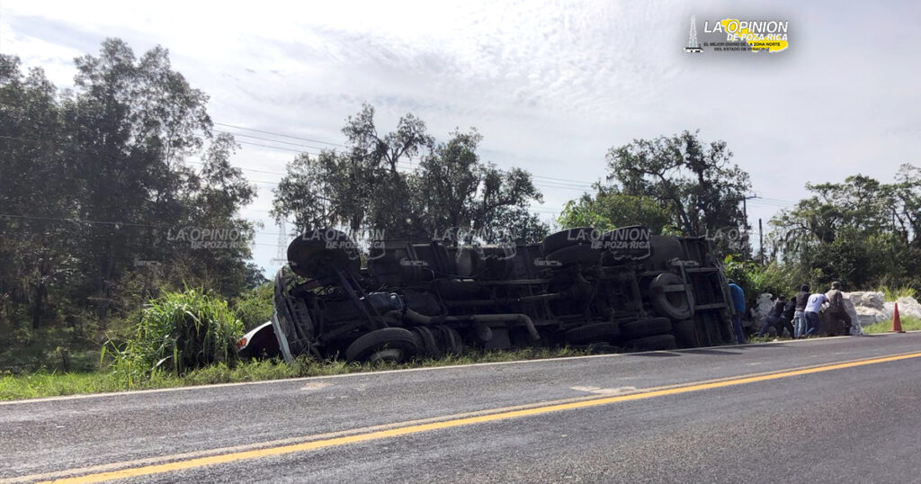 Vuelca carguero en la Pachuca-Tuxpan