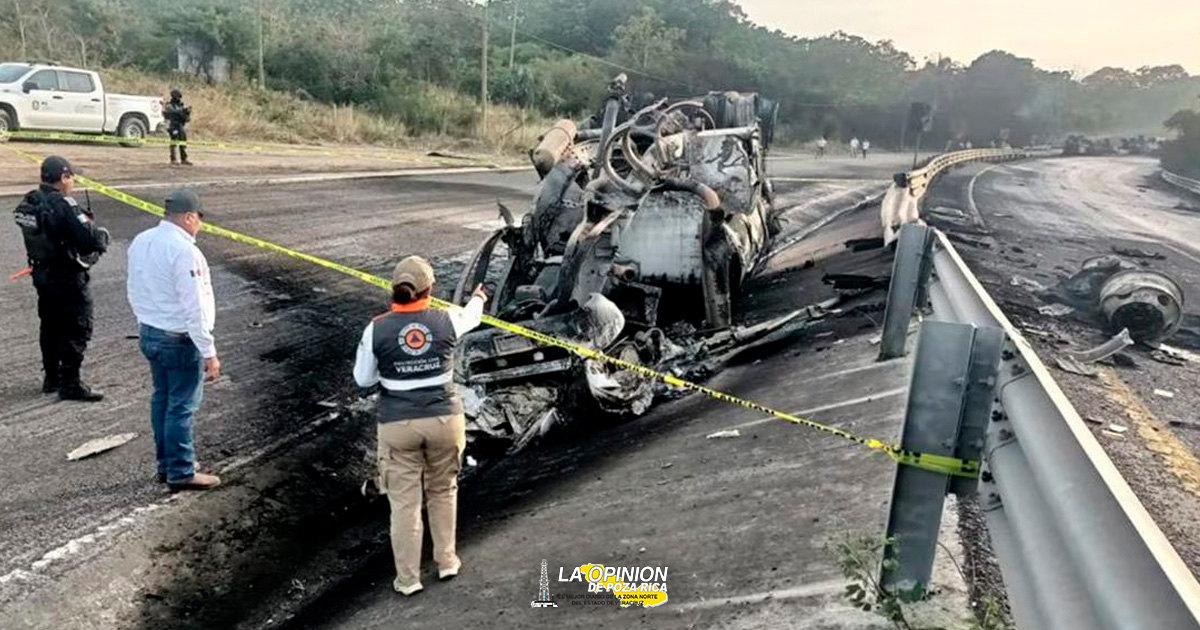 Choque y explosión de pipas deja un muerto en carretera al norte de Veracruz