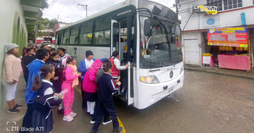 Niños de la primaria Sor Juana Inés de la Cruz visitan el CRIT