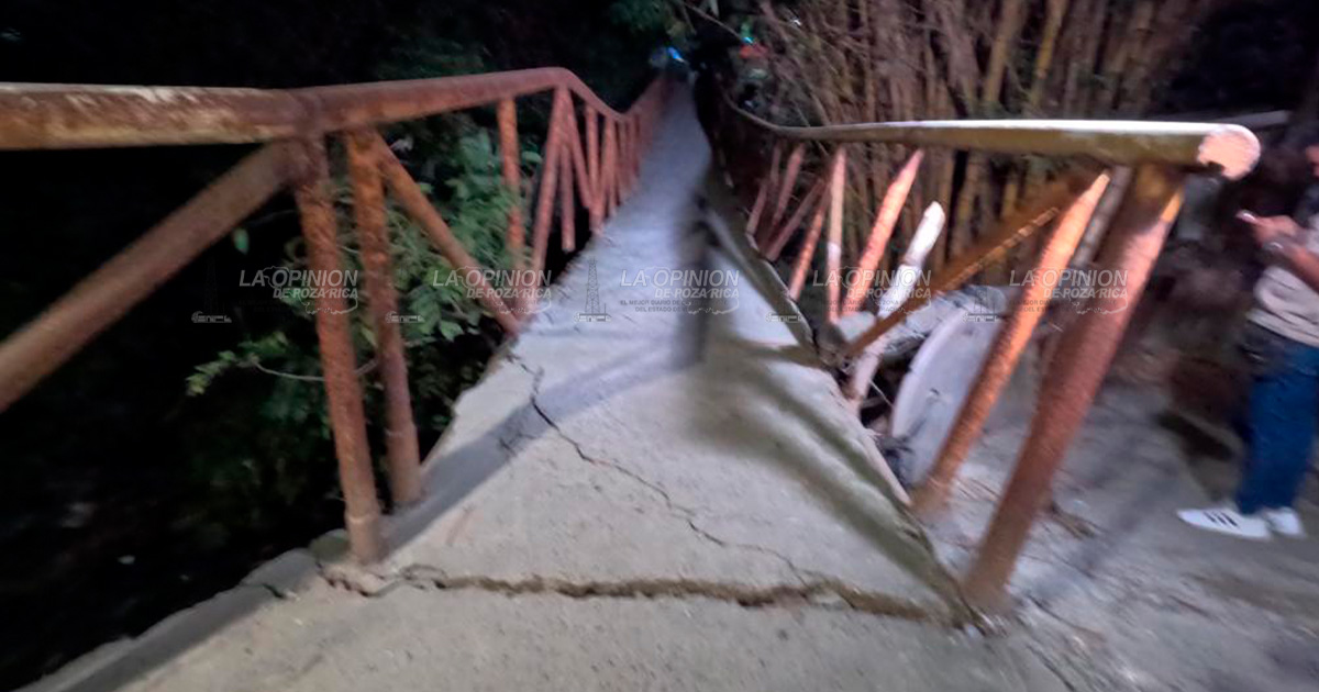 Truena puente peatonal en la colonia Camacho