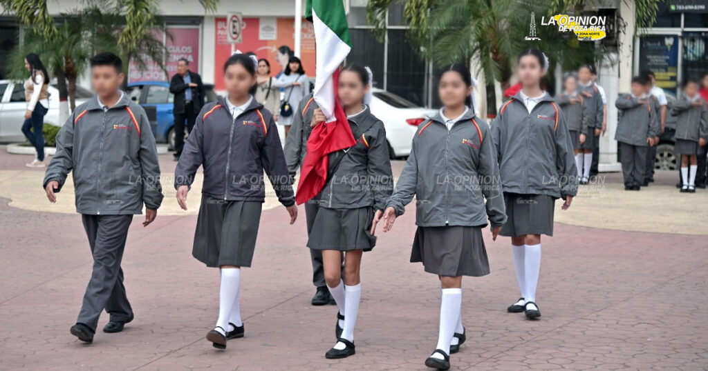Centro Educativo Euroamericano participa en Lunes Cívico