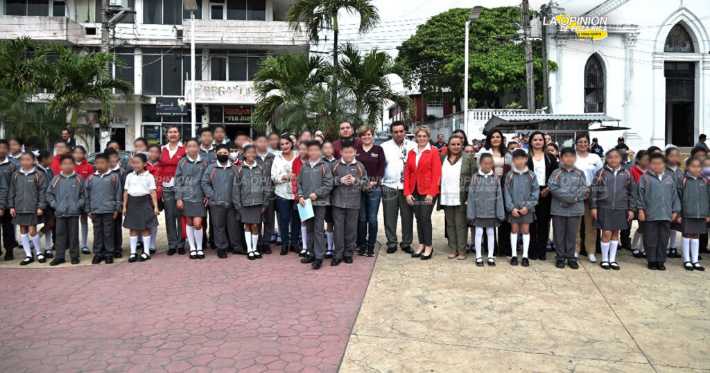 Centro Educativo Euroamericano participa en Lunes Cívico