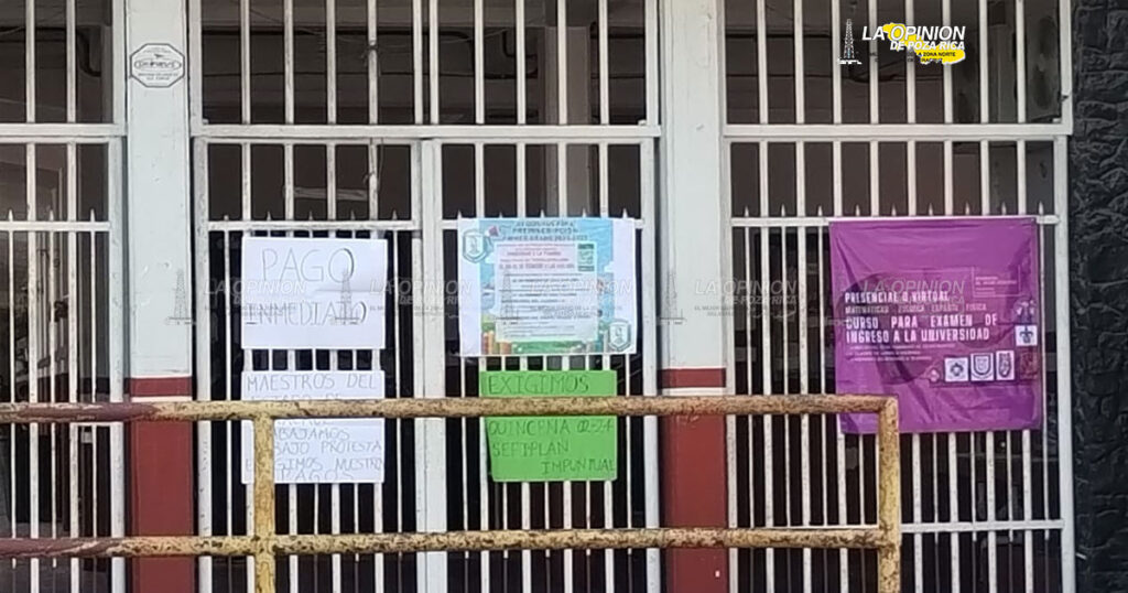 Docentes exigen pago de su quincena