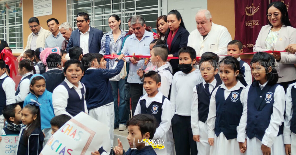 Entrega Fernando Remes Garza tres aulas en primaria de Poza Rica