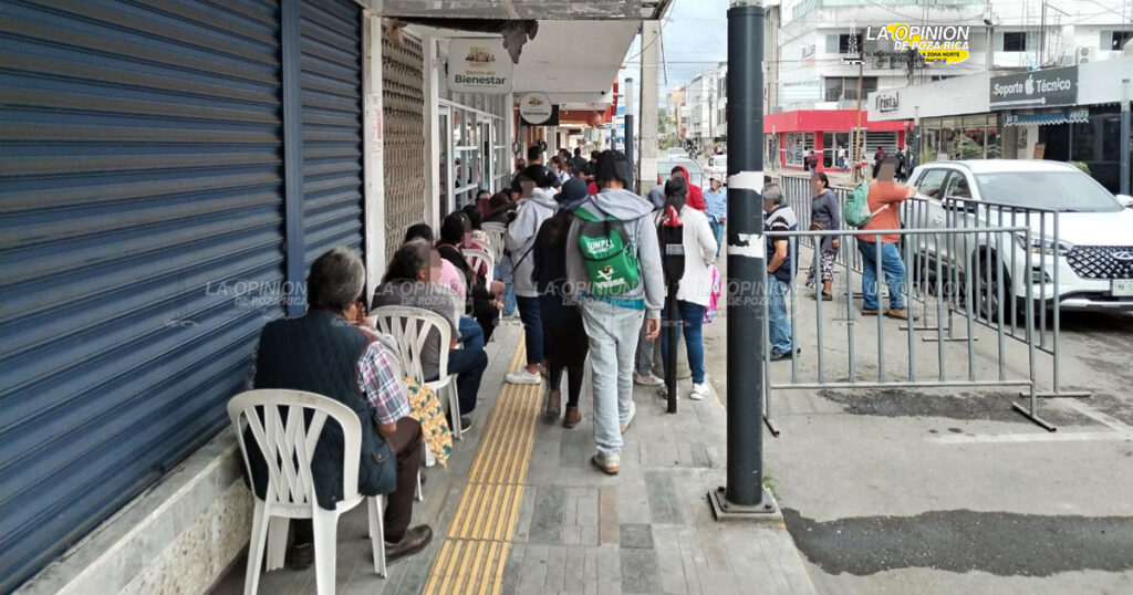 Revienta servicio en banco de la 4T