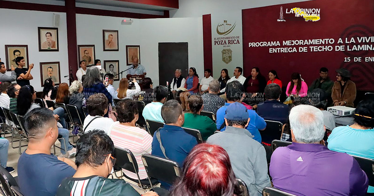 Entrega Fernando Remes obras del programa Mejoramiento de la Vivienda