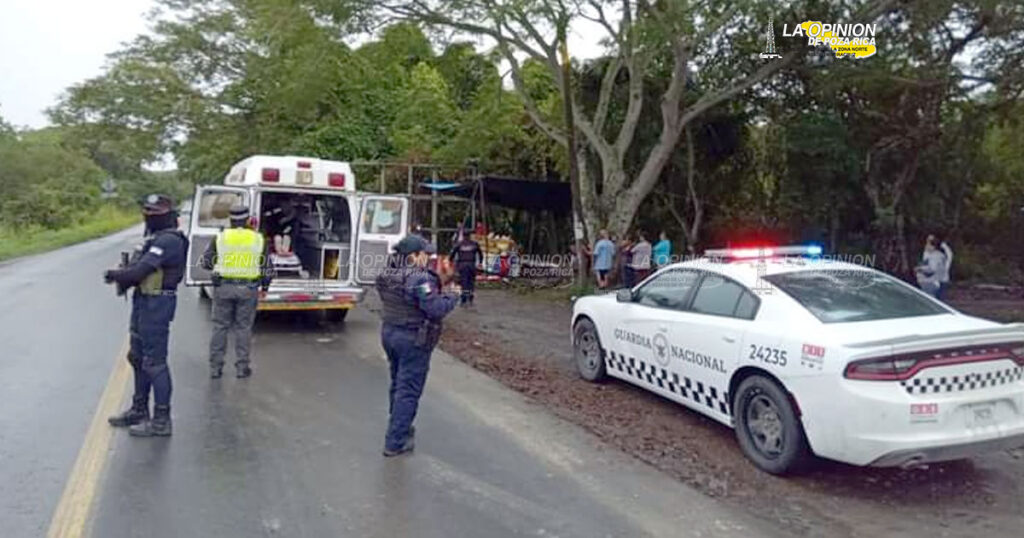 Volcadura de Camioneta Deja tres lesionados