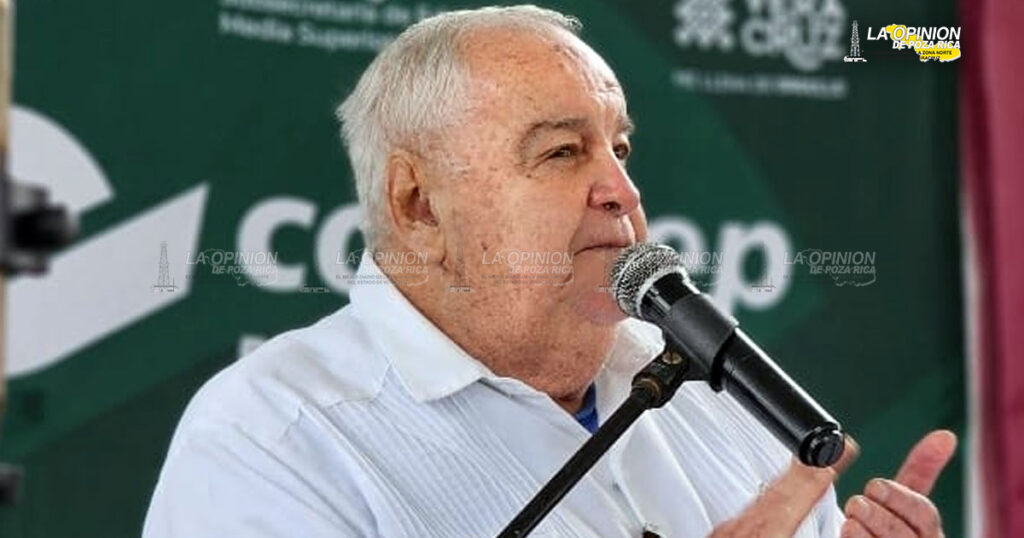 Entrega 'El Pulpo' Remes domo en el Conalep 177