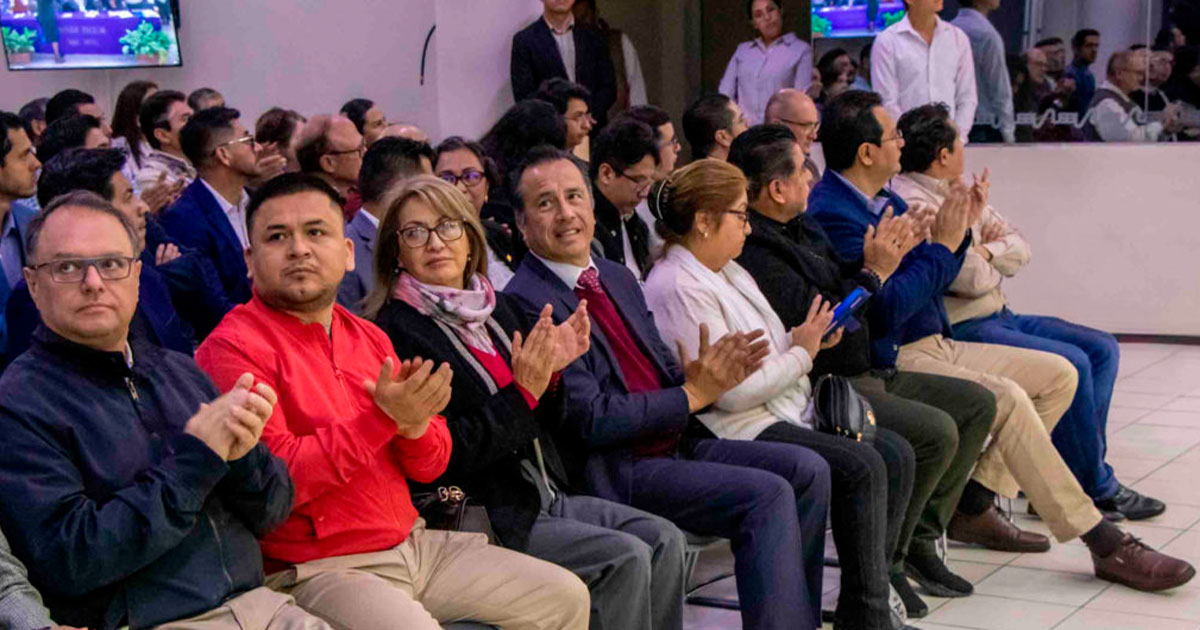 Retirarían reconocimiento de la UV al gobernador
