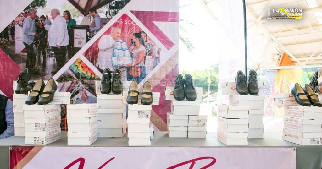 Concluye entrega de despensas y calzado gratuito