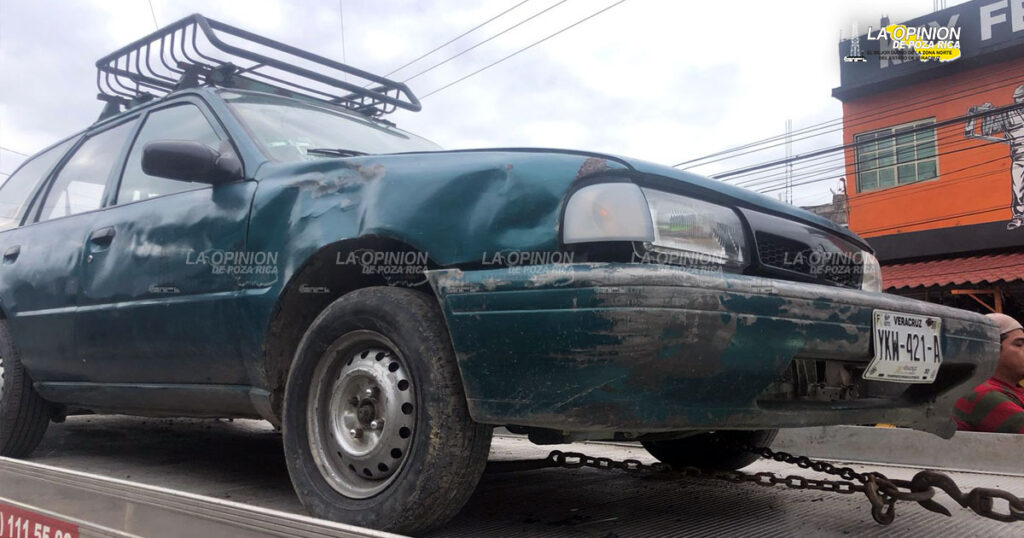 Accidente entre vagoneta y taxi en avenida 20 de Noviembre