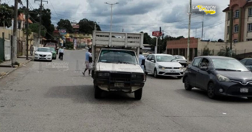 Destruyó su Nissan Versa en el bulevar Petromex