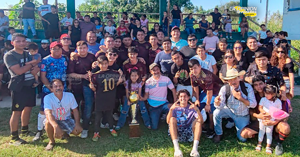 Real F.M se alza con el título de liga