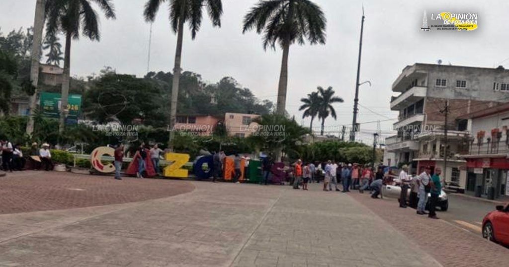 ¡Reclamo de comunidades a alcalde de Cazones!