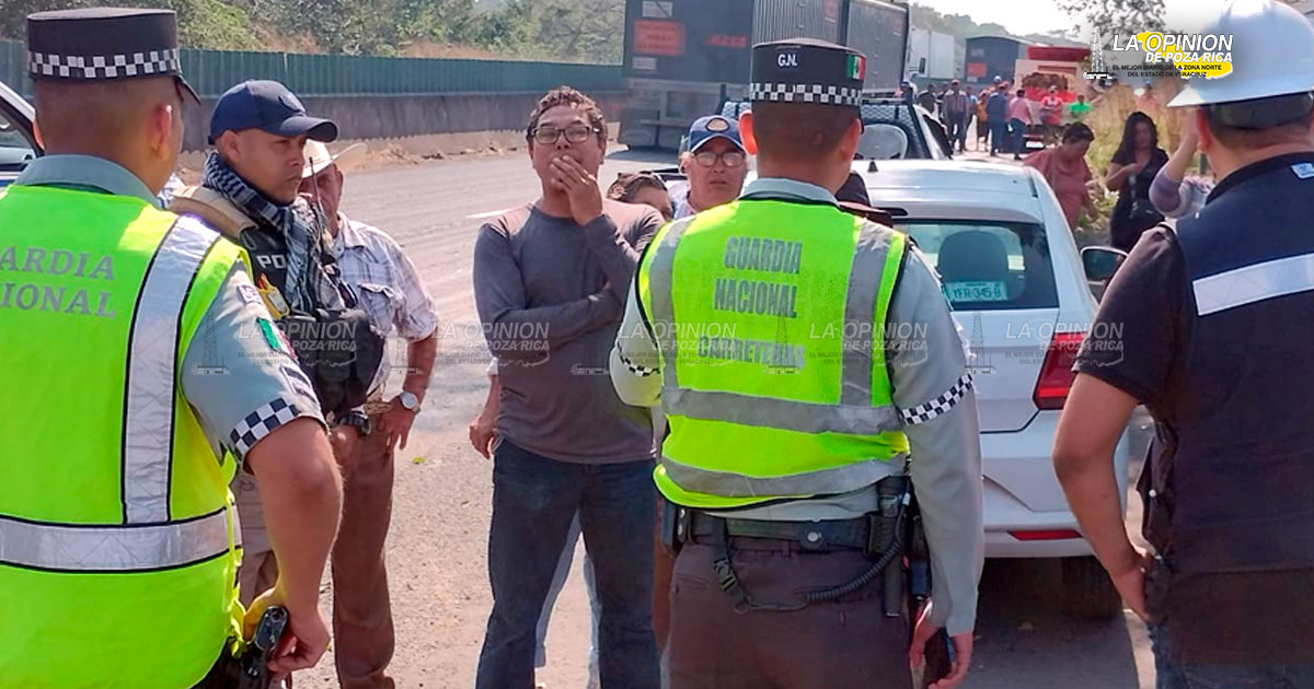 Pobladores de Medellín de Bravo bloquan obra de Grupo MAS