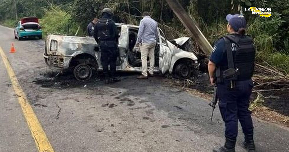 Por conducir ebrio, de regidor de Chinameca choca vehículo oficial contra un poste de la CFE