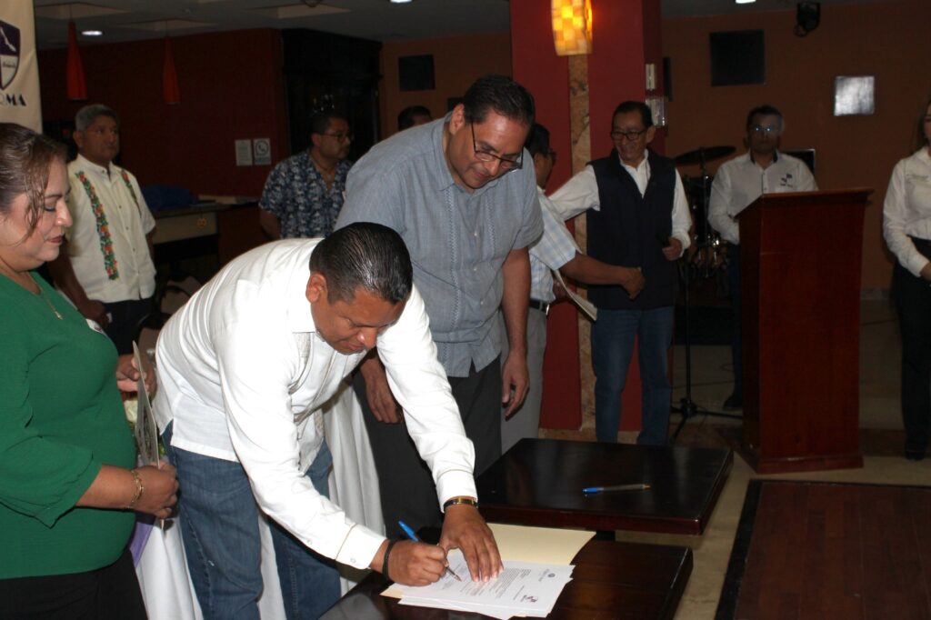 Firman convenio más de 40 empresas SIRMA, respaldo real al magisterio