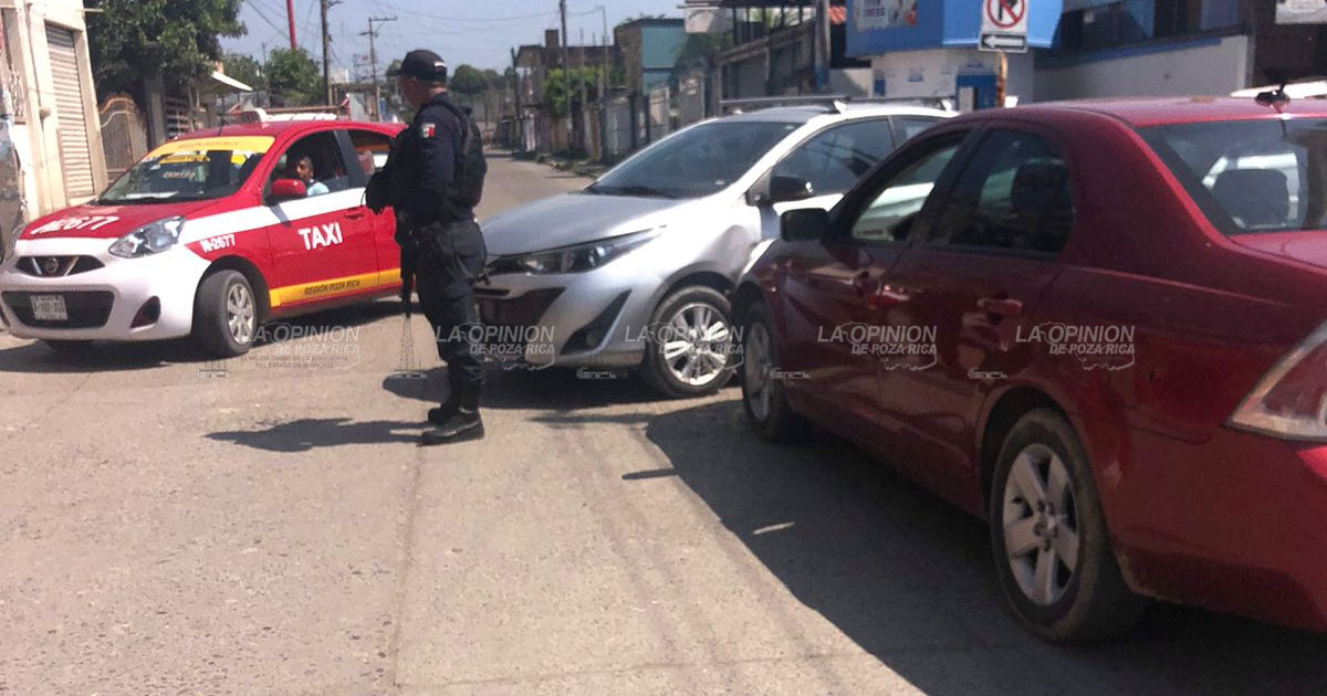 Chocan autos por imprudencia