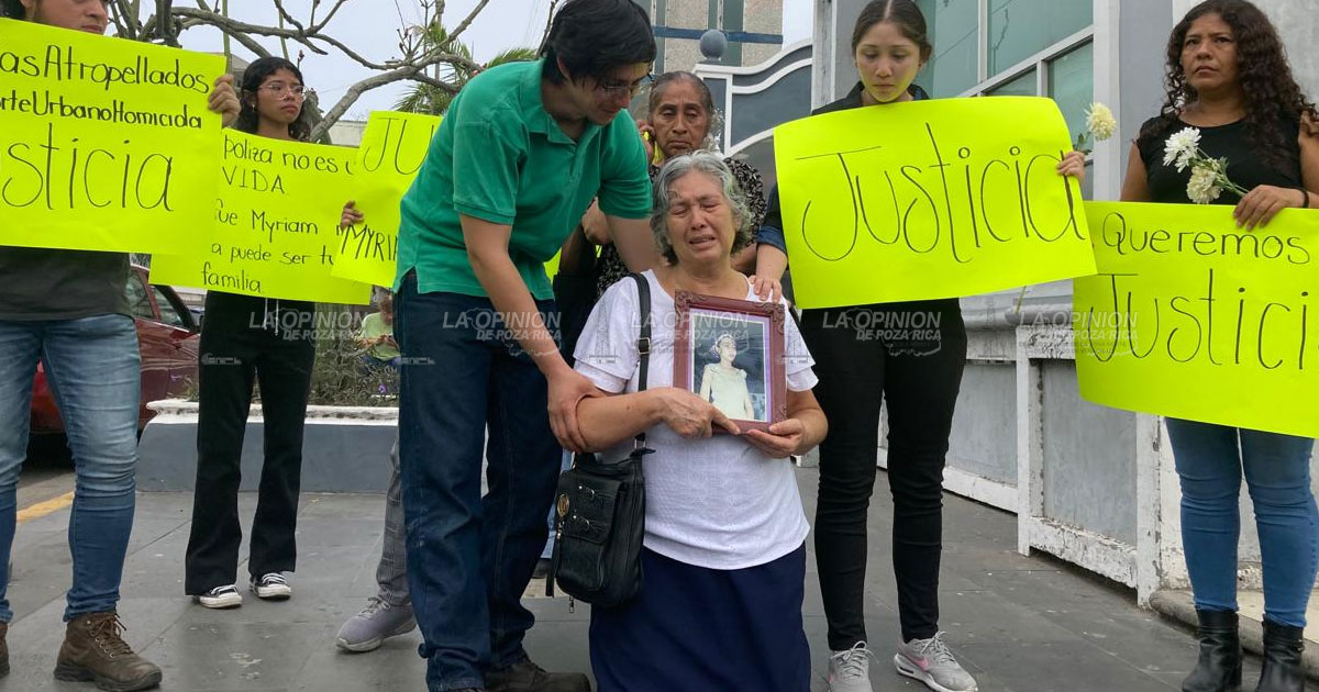 Se manifiesta familia de reportera fallecida en Veracruz Puerto