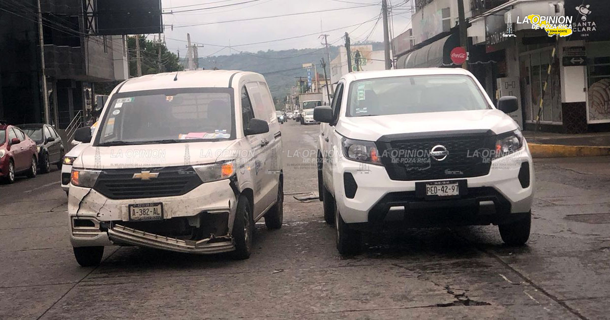Chocan de "costado" en avenida Juárez