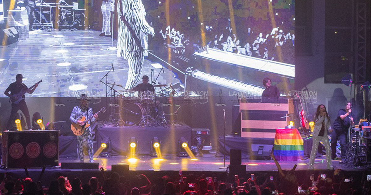 Fan jarocha canta con Jesse y Joy en el "Benito Juárez"