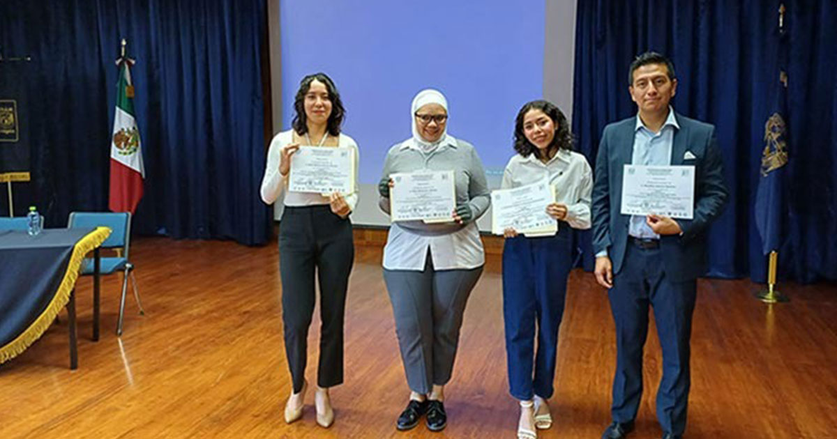 Estudiante UV participó en congreso de Ingeniería y Sistemas UNAM