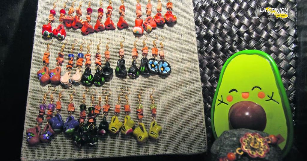 Empresaria convierte la semilla de aguacate en arte