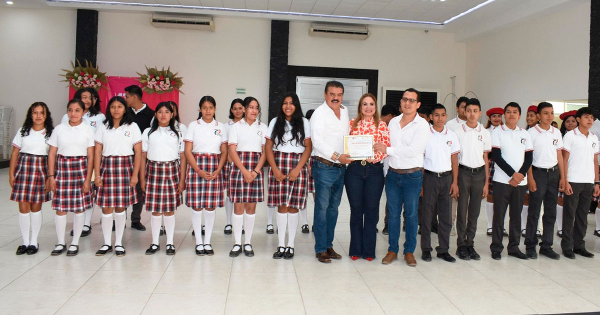 Alumnos fortalecen los valores cívicos
