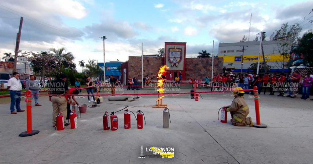 Capacitan a comerciantes sobre prevención de incendios