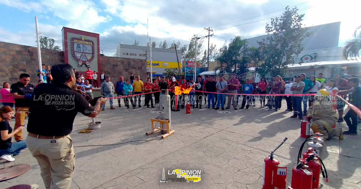 Capacitan a comerciantes sobre prevención de incendios