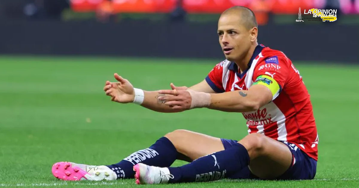 Chicharito Hernández no logra anotar en el Clásico y tiene altercado con el árbitro