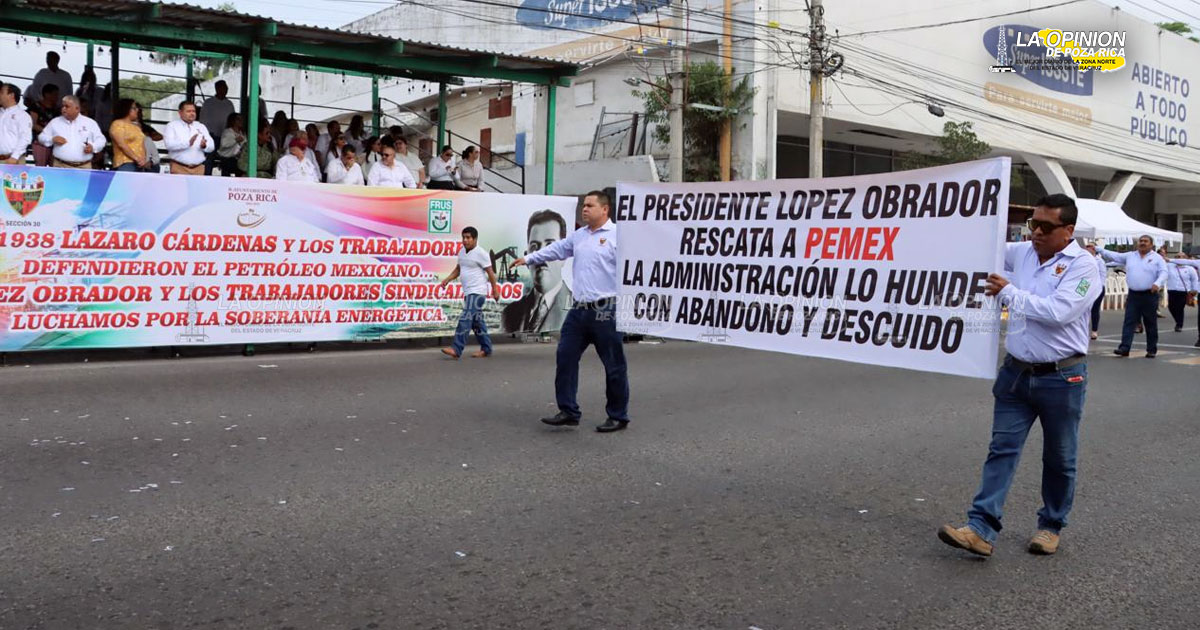 Sentidos reclamos de petroleros durante el desfile