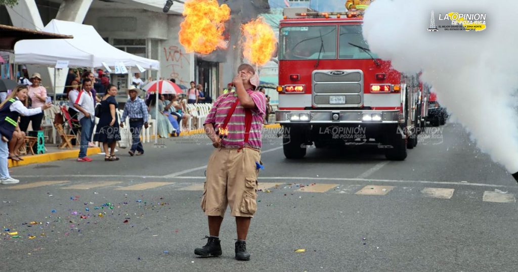 Sentidos reclamos de petroleros durante el desfile