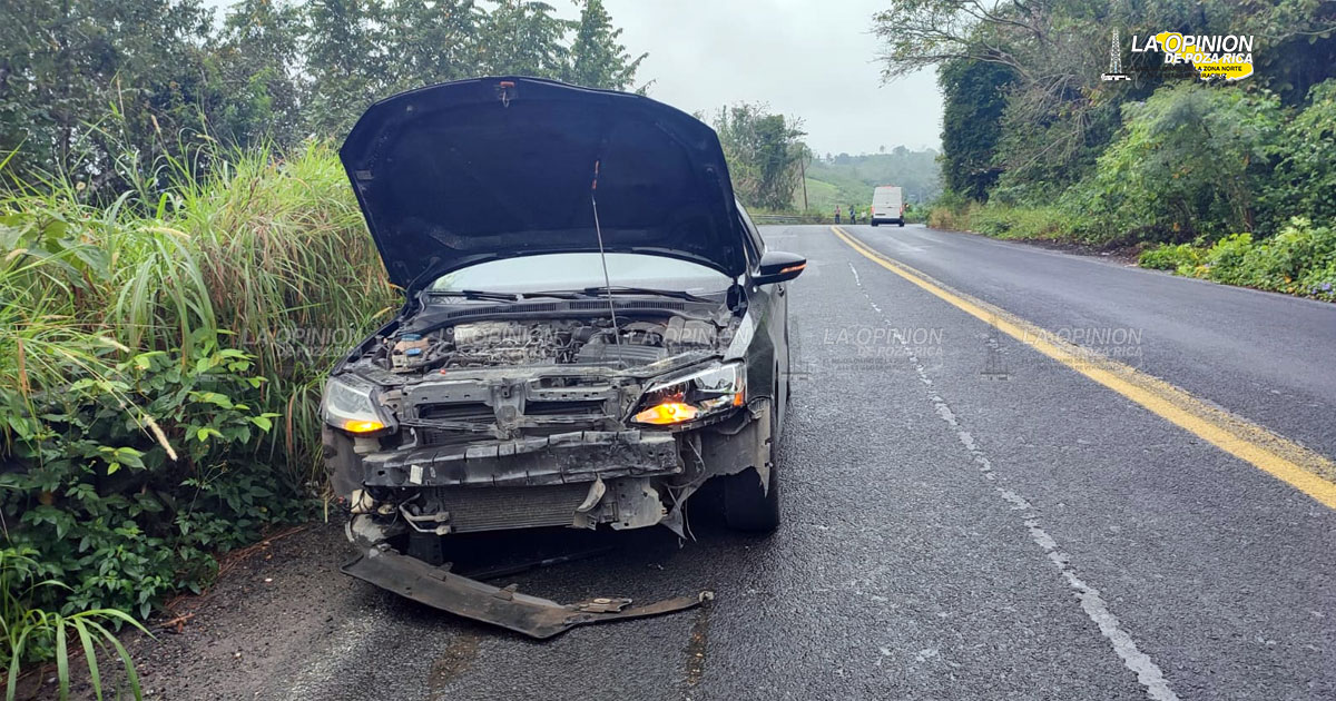 Invade carril contrario y provoca accidente