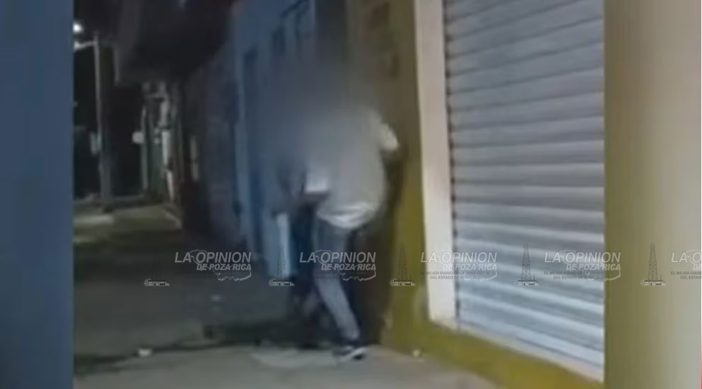 Jóven orina y prende pirotecnia a mujer trans